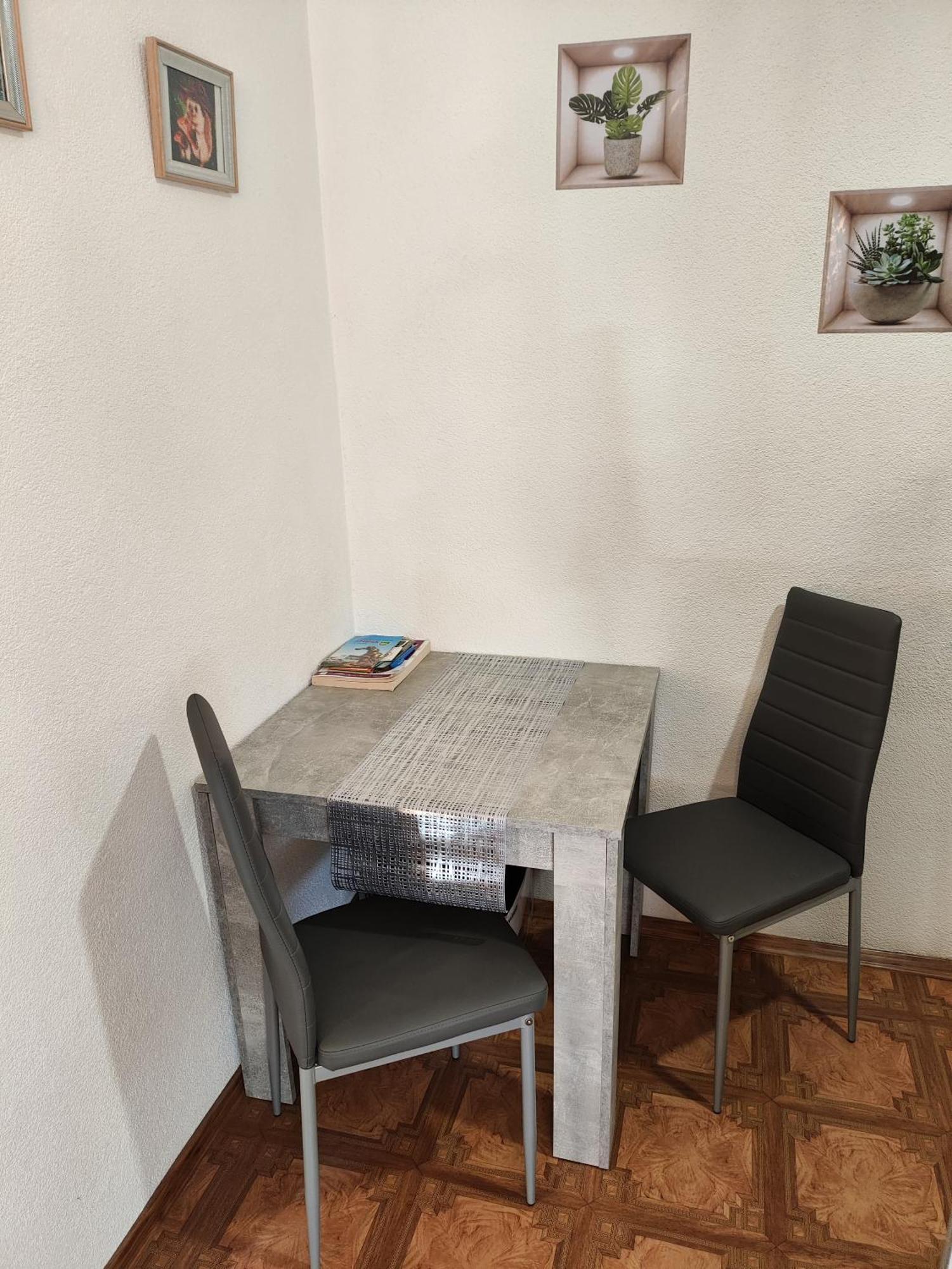 Byt V Centre Mesta Snina Bagian luar foto